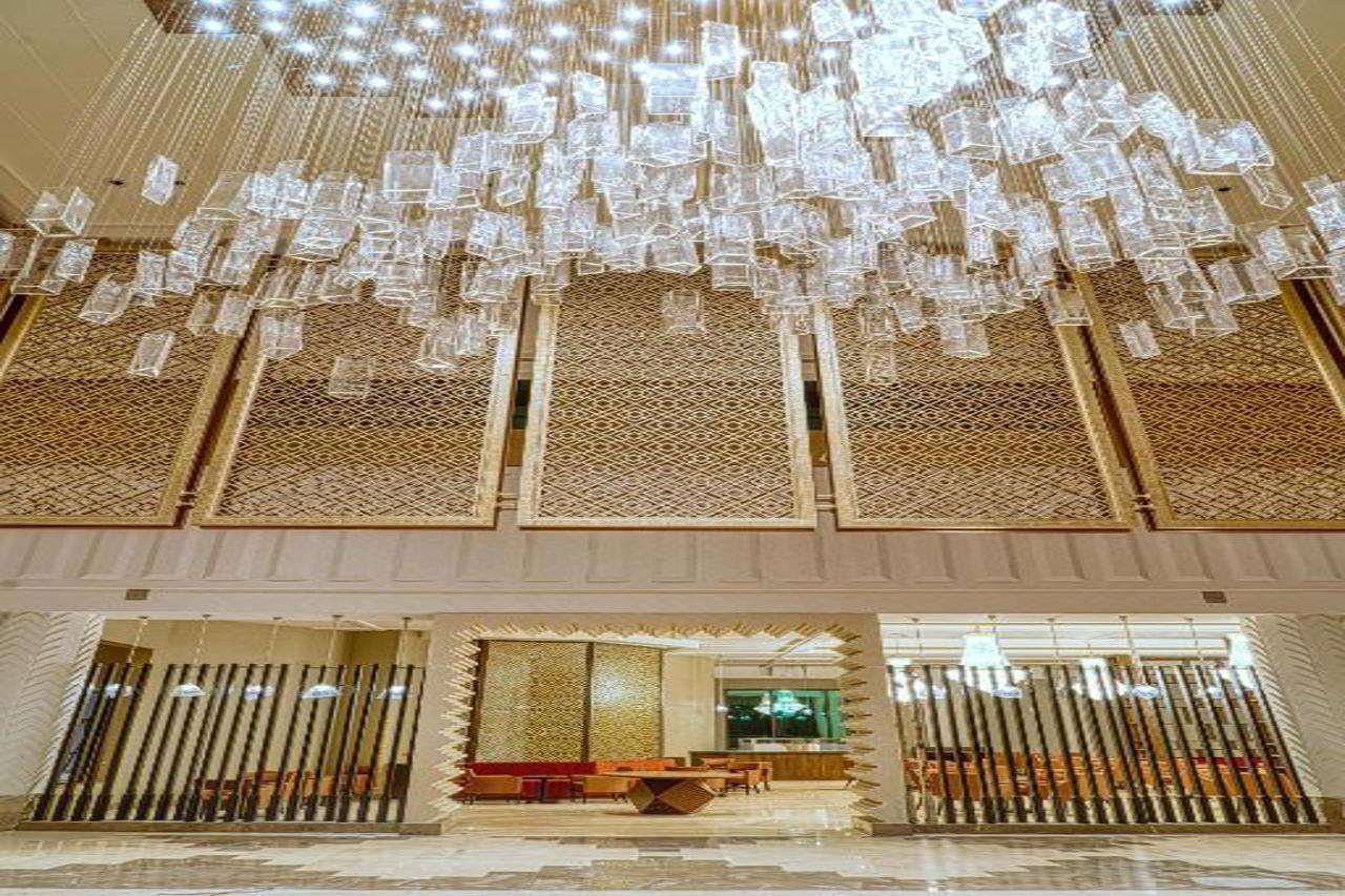 The Leela Gandhinagar Hotell Exteriör bild