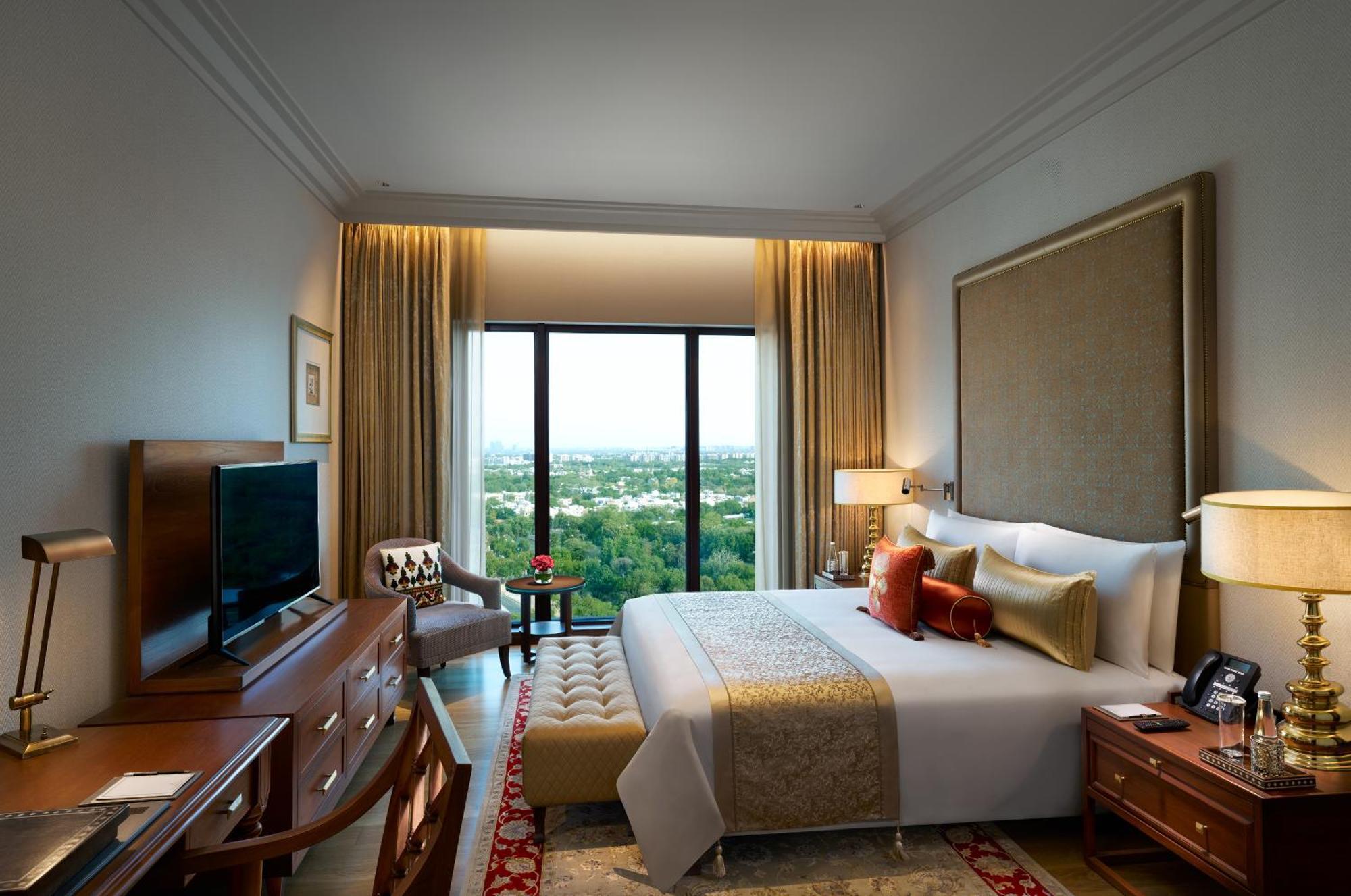 The Leela Gandhinagar Hotell Exteriör bild