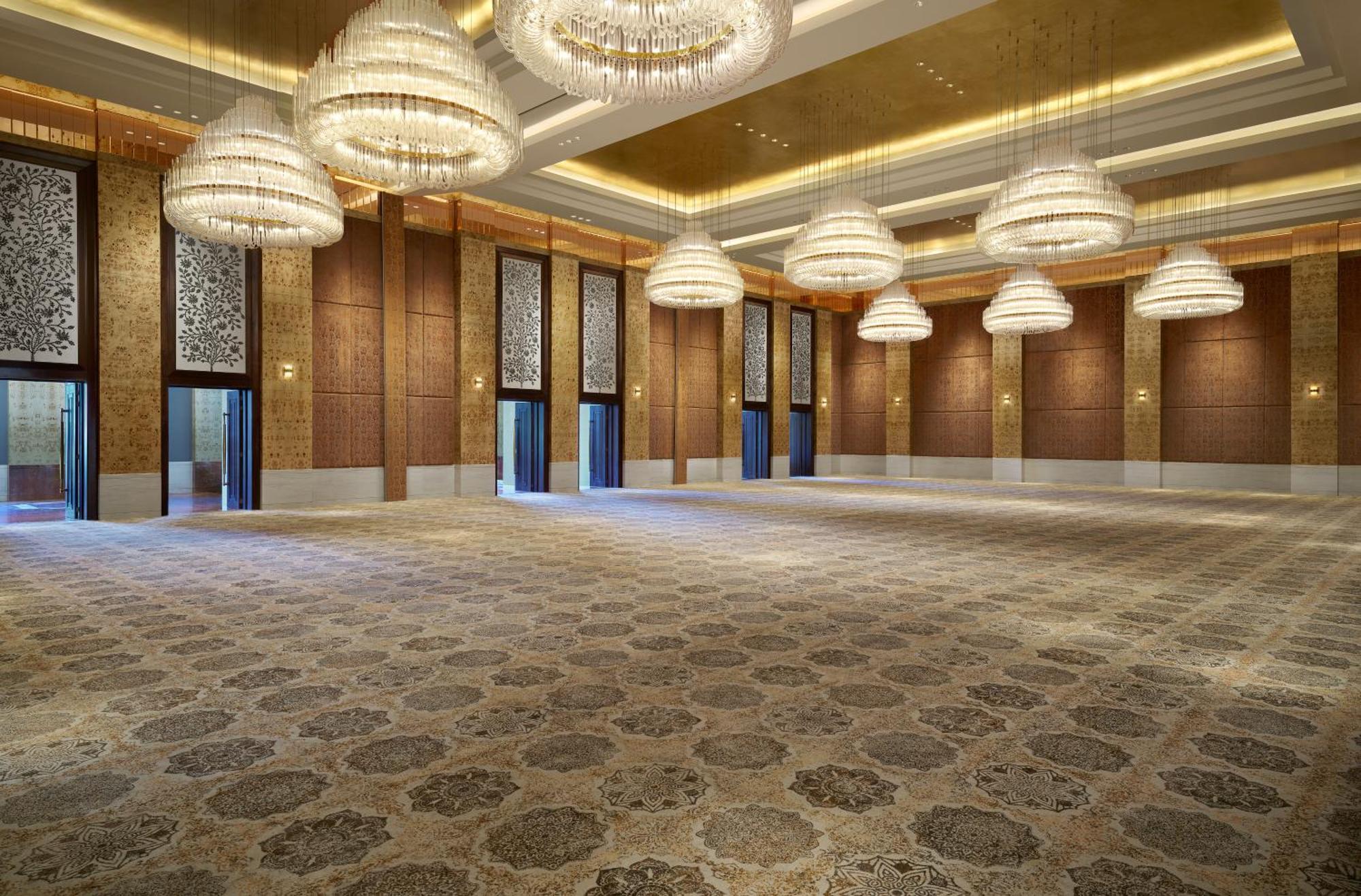 The Leela Gandhinagar Hotell Exteriör bild