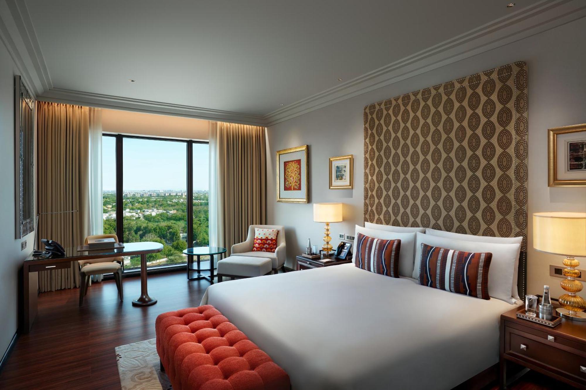 The Leela Gandhinagar Hotell Exteriör bild