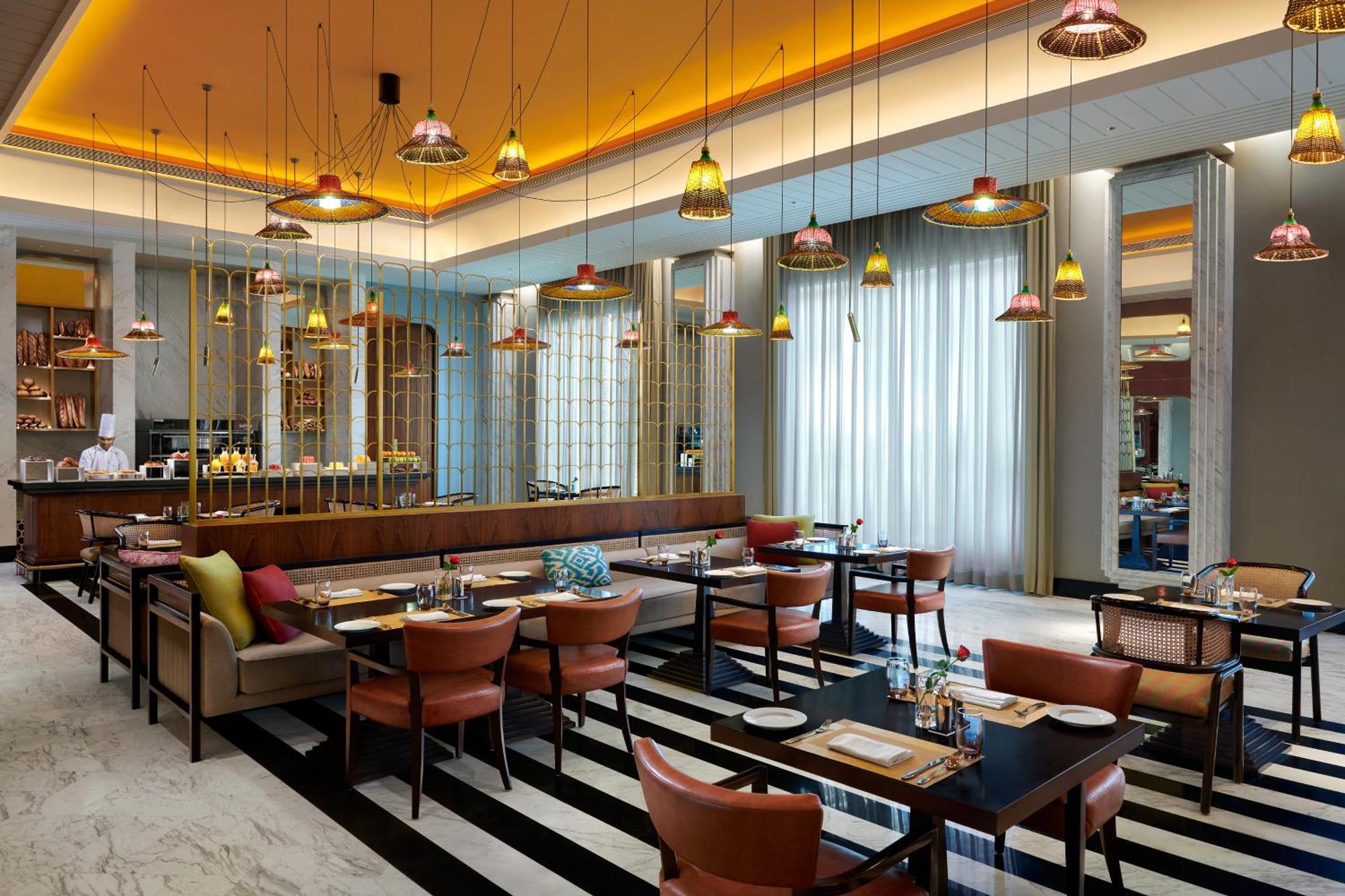 The Leela Gandhinagar Hotell Exteriör bild