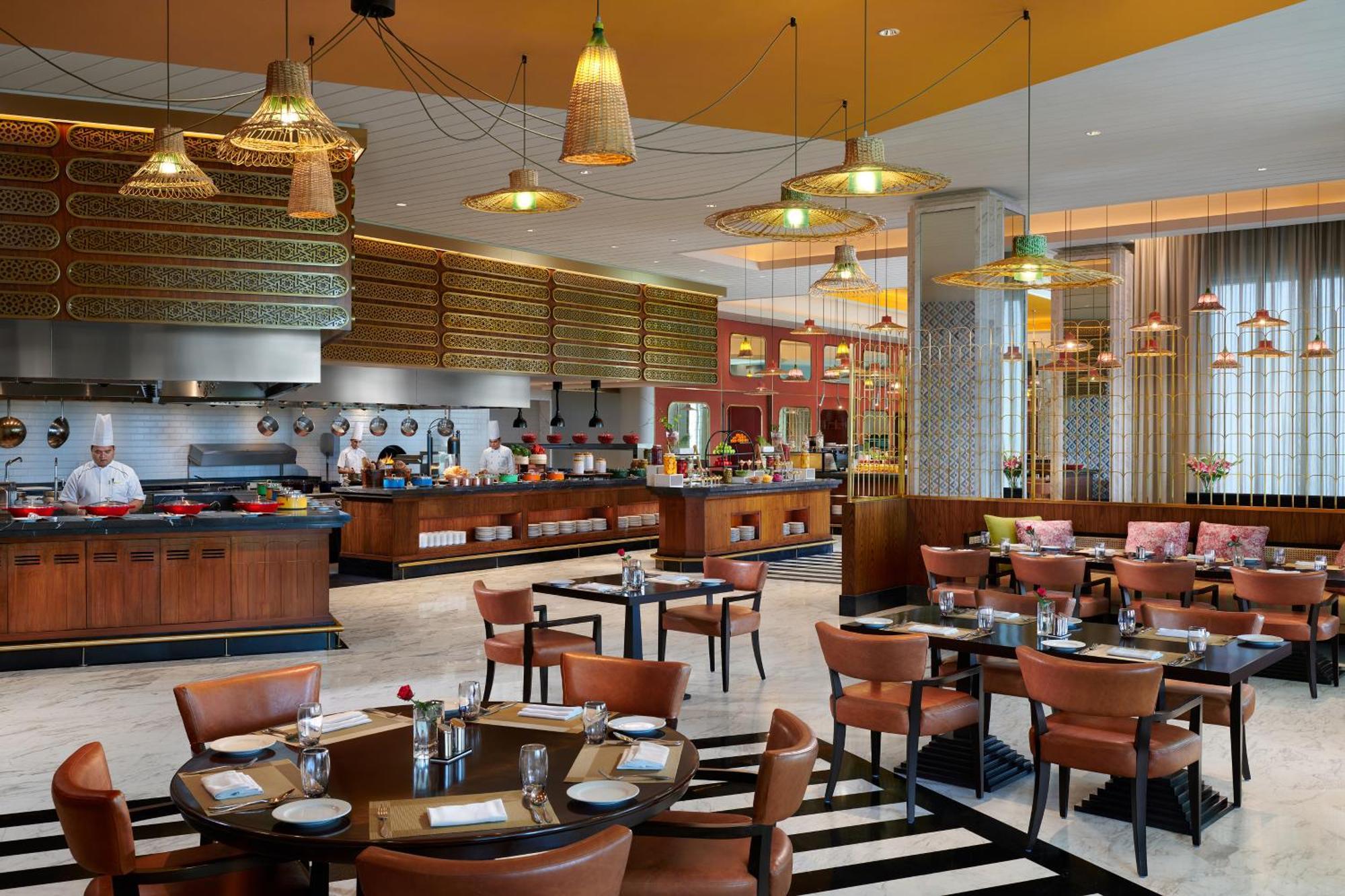 The Leela Gandhinagar Hotell Exteriör bild